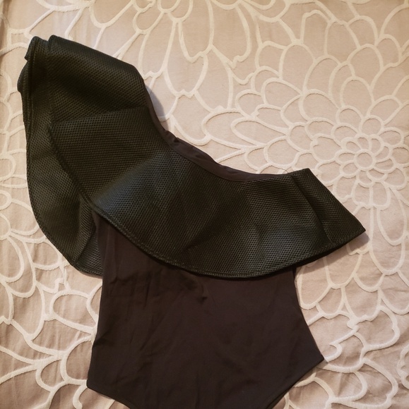 Black one shoulder ruffle bodysuit - Picture 4 of 7